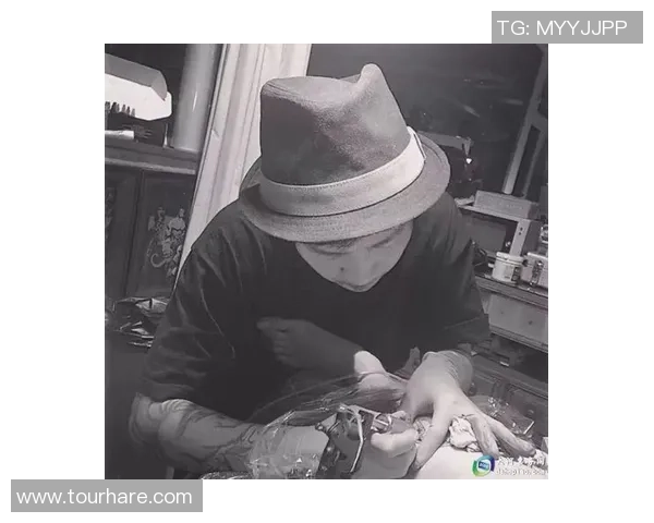 足球巨星纹身现场揭密见证热血与艺术激情交织瞬间