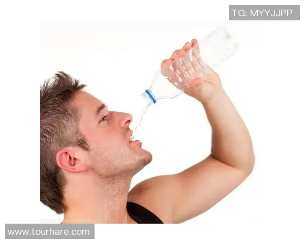 足球球星如何科学补水提升体能表现 专家解读运动员补水的重要性